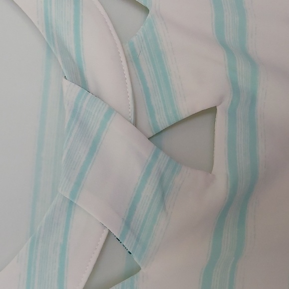 Cute top - Picture 2 of 4